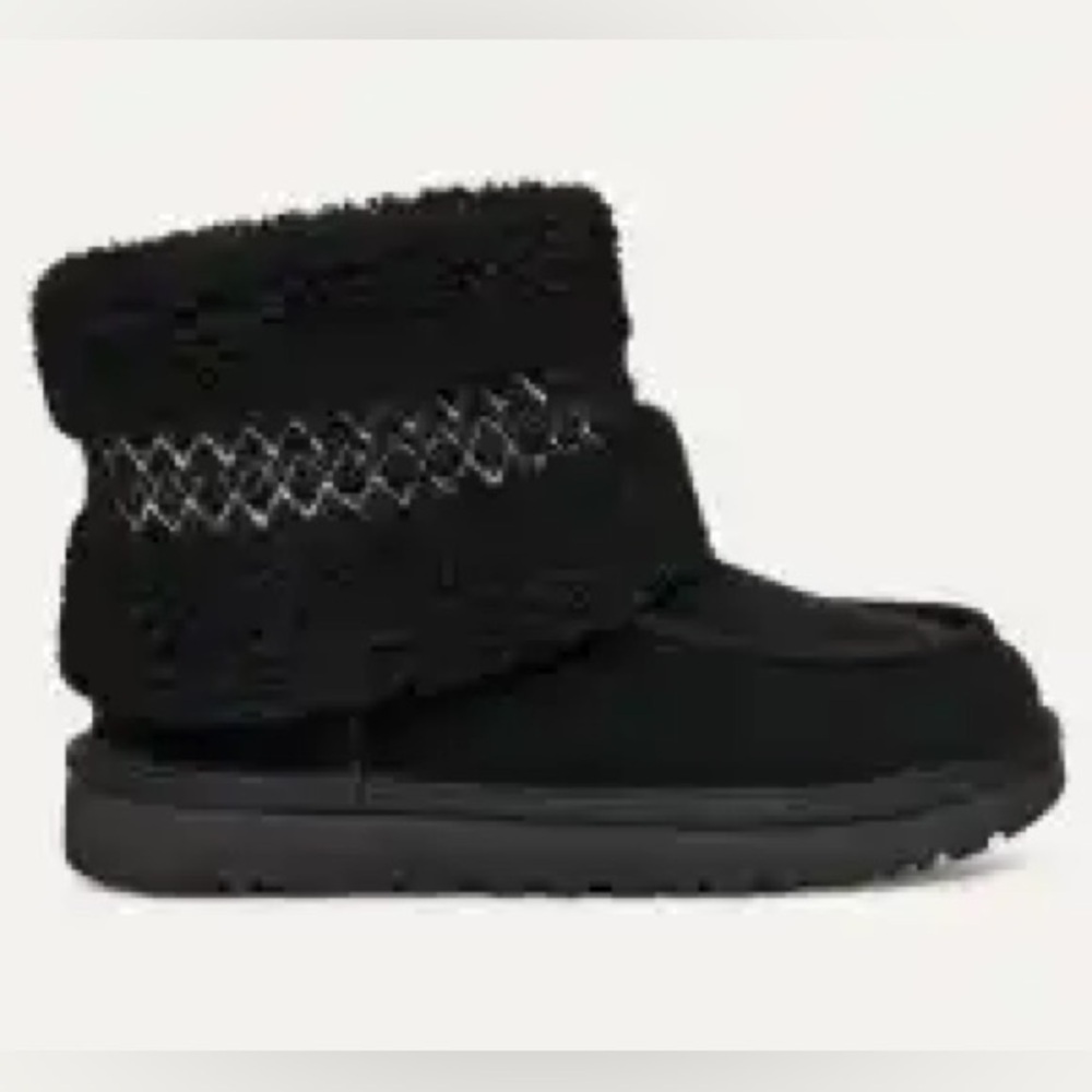 New UGG Mini Braid Boot Short Sheepskin Fur Black 1148930 Sz 5